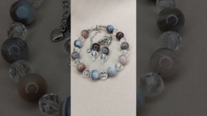 Рассказываю о свойствах агата Ботсвана и горного хрусталя в комплекте украшений.