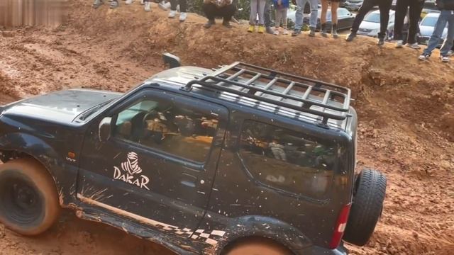 СЕДАН ПРОЕХАЛ, ВНЕДОРОЖНИКИ И КРОССОВЕРЫ ЗАСТРЯЛИ! ГЛАВНОЕ, КТО ЗА РУЛЕМ! смотреть онлайн