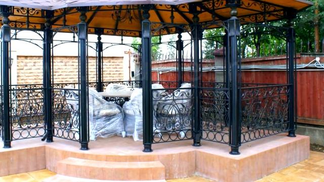 Садовая беседка на подиуме, дачный навес, ковка в Днепропетровске