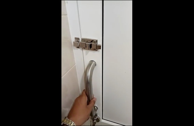 Как снять замок в туалете