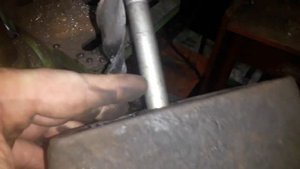 сорван центровой. изменилось положение руля.