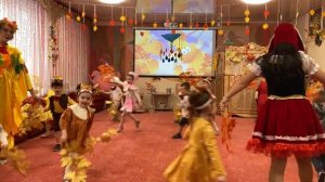 Музыкальная игра "Осеннее деревце". Группа №9 "Ягодки"