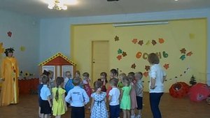 "Игра с зонтиком". Д/с № 42 "Пингвинчик", средняя группа, г. Верхняя Салда.