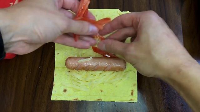 СОСИСКА В ЛАВАШЕ / С СЫРОМ И ПОМИДОРАМИ / Безумно вкусный и простой РЕЦЕПТ #рецепт #сосиска #лаваш