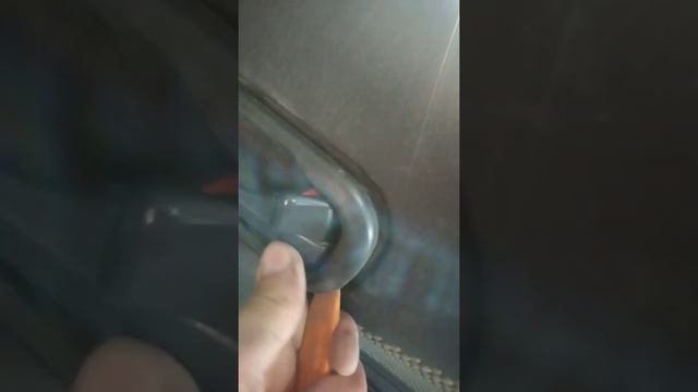 Как снять обшивку двери. Молдинг бокового стекла на задней двери. Ниссан Вингроуд смотреть онлайн