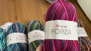 Новая носочная пряжа Forza от Yarn Art. 5 расцветок и один готовый носок.