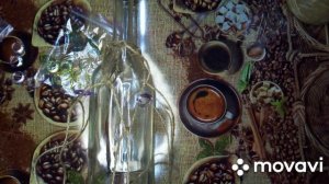 ?Оплетаем бутылку шпагатом для украшения сада.