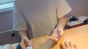 делаю маникюр подруге впервые в жизни