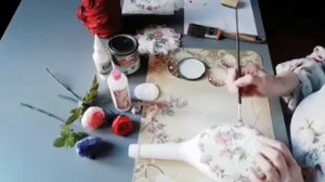 Декупаж бутылки проблемной салфеткой.Справилась.