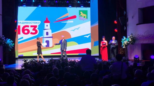 Директору Дальневосточного бассейнового филиала вручена Почетная грамота Думы города Владивостока смотреть онлайн