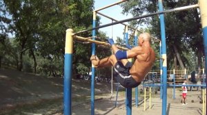 Горизонтальные отжимания от турника и между ручек, этапы освоения.