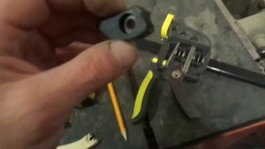 Поломка курка у струбцины и его замена на самоделку