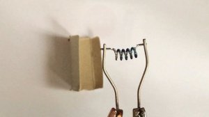 Что будет с вольфрамовой нитью на открытом воздухе подключив 3.7V  или 7.4V ?