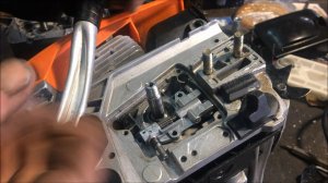 Отсутствие смазка шины бензопилы!Присутствие смазки ботинок!)