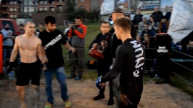 Русский Школьник вырубил бойца боев без правил The school student knocked out смотреть онлайн