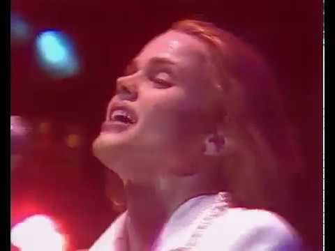 Belinda Carlisle - Mad About You (Live in Birmingham, 26.05.1990) смотреть онлайн