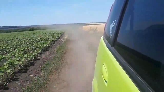 Поездка по полю на лягушонке. смотреть онлайн