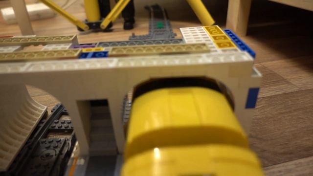Lego metro/subway controlled with Powered Up 88007 color sensor смотреть онлайн