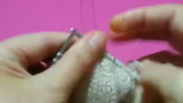 МК бесшовного свитера, связанного снизу вверх/ Урок 4/Вяжем 2 рукава одновременно смотреть онлайн