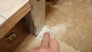 Самый дешевый способ выровнять деревянный пол в частном доме.