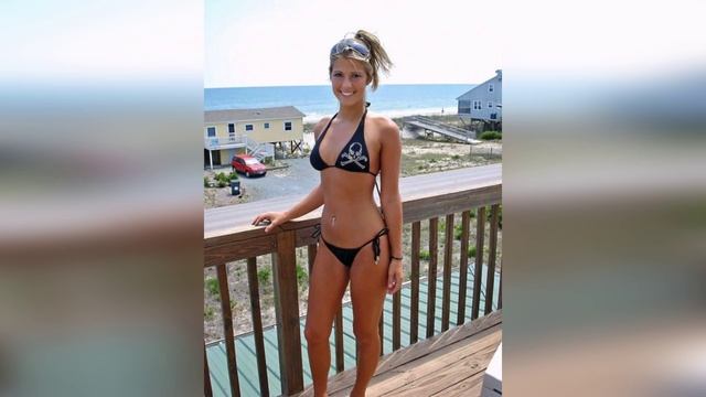 девчонки в купальниках