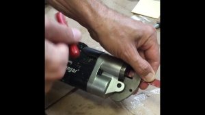 Adjusting a Cengar Air Reciprocating Saw Blade