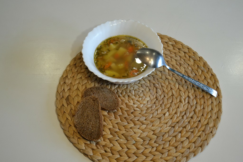 Некогда готовить, а неплохо бы супчика отведать? Быстрый рецепт супа из рыбных консервов. смотреть онлайн