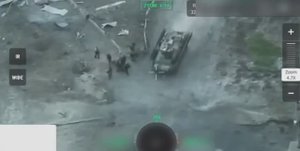 ❗?⚡Героический экипаж БТРа в районе Антоновского поста пробивается и эвакуирует раненых⚡