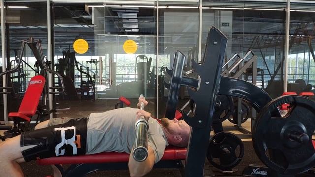 Жим штанги лежа. Техника выполнения смотреть онлайн