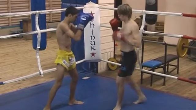 удар наотмашь локтем смотреть онлайн