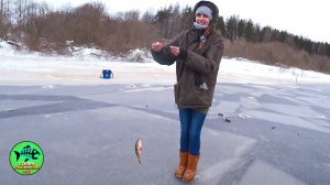 ВЗЯЛ ЖЕНУ НА РЫБАЛКУ. Зимняя рыбалка 2023. Западная Двина