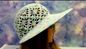 Летняя кепка крючком 1 часть.  Кепка-панама для начинающих. (720p).mp4