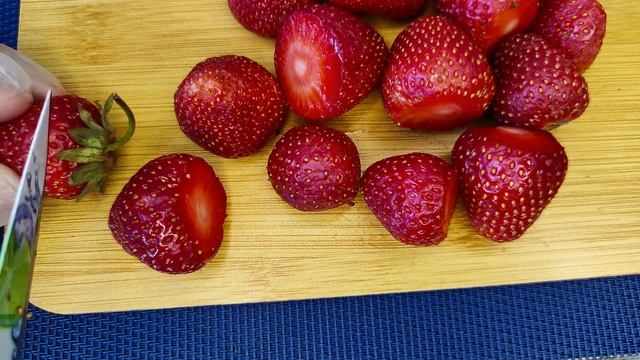 Творожно-клубничный чизкейк без выпечки смотреть онлайн