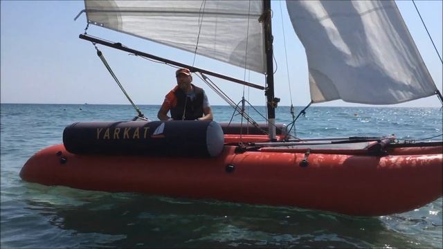 Поворот оверштаг и причаливание на парусном катамаране Яркат. 2019 смотреть онлайн
