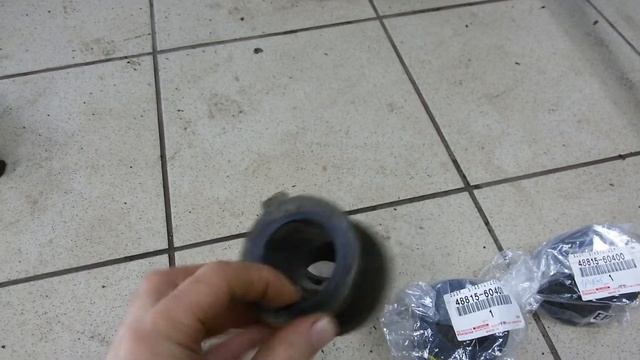 Toyota Land Cruiser Prado, KDSS. Замена втулок переднего стабилизатора. смотреть онлайн