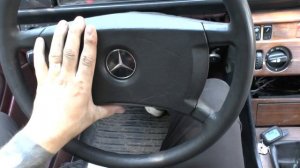 как снять подушку-накладку руля на автомобиле Mercedes-Benz W124