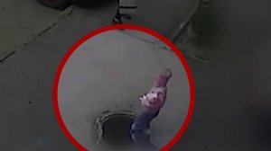 В Чебоксарах девочка провалилась в открытый канализационный люк