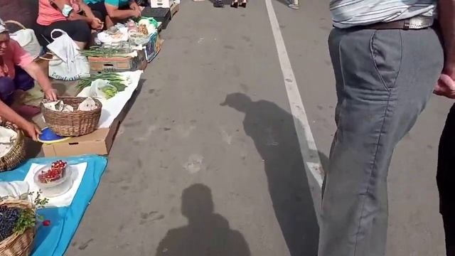 "Полиция бездействует" Негелальная торговля на велодорожке пр.Победы мкрн Святошин Киева смотреть онлайн