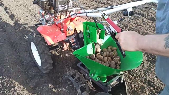 Посадка картофеля мотоблоком Брайт. смотреть онлайн