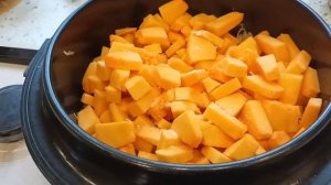 Квашеная капуста, тушенная с тыквой +  тыква в томатно-соевом соусе