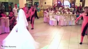 Свадьба девушка поёт песюну