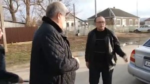 Глава курорта встретился с жителями станицы Гостагаевской, которые обращались с жалобами