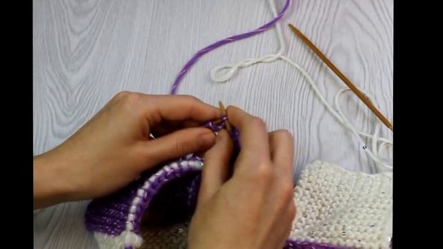 Вяжем шапочку спицами в технике пэчворк