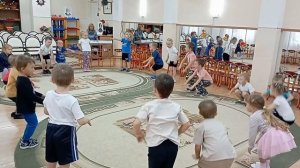 Утренняя зарядка в средней  группе «Цветик-семицветик», сентябрь 2022.