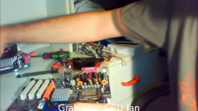 Installing Intel Celleron D CPU and Cooling unit смотреть онлайн