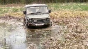 Луаз на колесах от квадроцикла ,задней блокировке в болоте