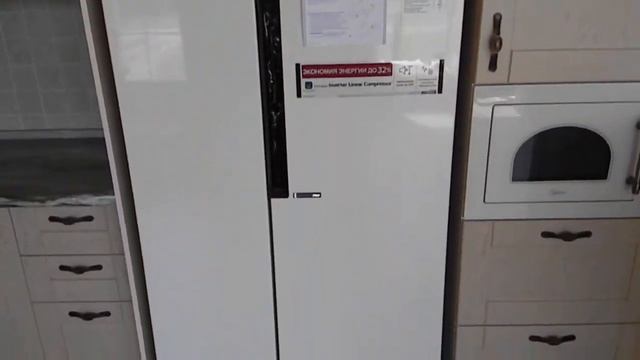 Установили большую кухню, встроили  обычный  холодильник.