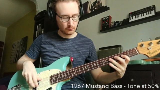 Vintage Fender Mustang Bass 1967 Daphne Blue vs Fender JMJ Mustang Bass comparison смотреть онлайн