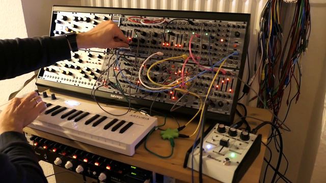 Behringer System 100 analog impro w/ ES2 delay & Vermona spring reverb смотреть онлайн