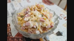 Простой салат с сыром и ветчиной